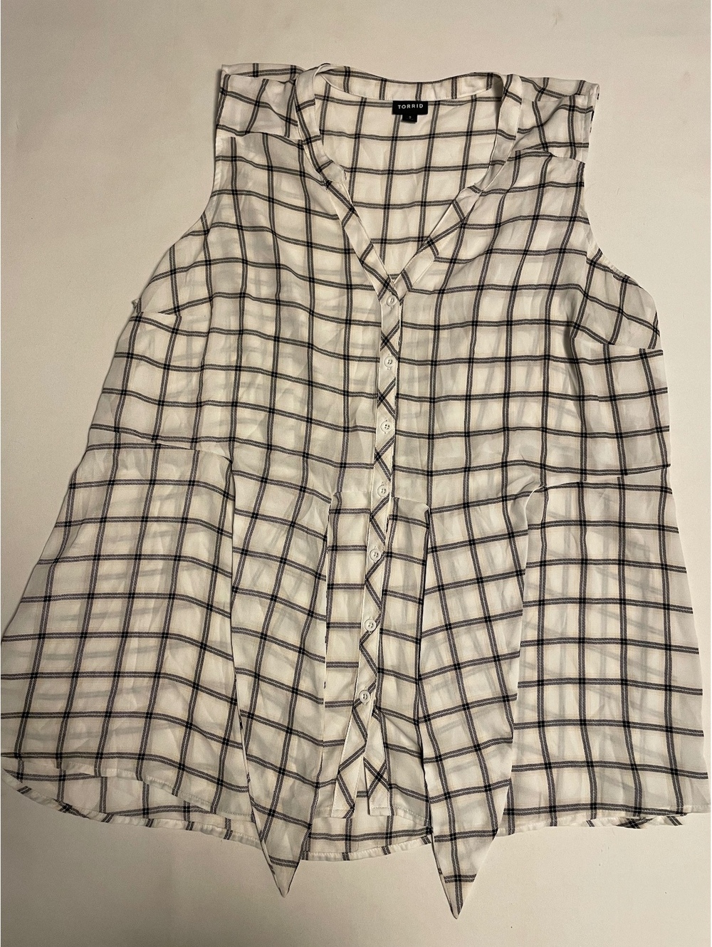 Torrid Sleeveless Button-Up Blouse Size 2 White with Black Grid Pattern
